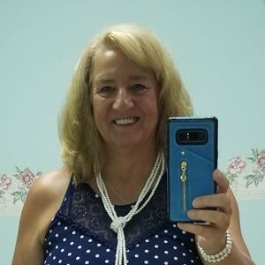 Meet your Posher, Elaine